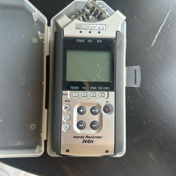 Zoom H4N MultiTrack Recorder - Picture 2 of 3